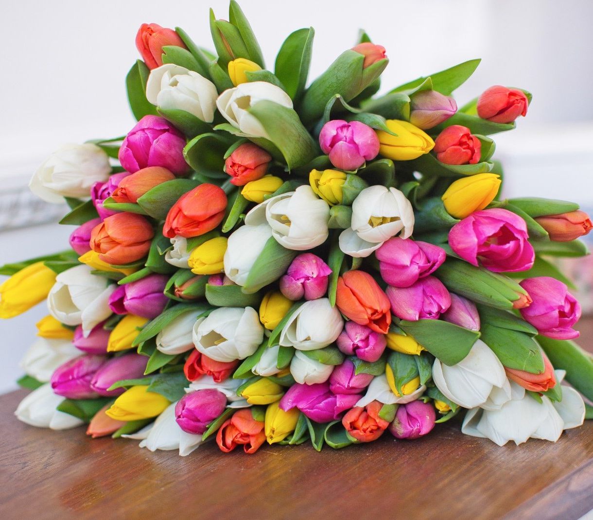 свадебная композиция с белыми пионами и гортензией в уфимской студии