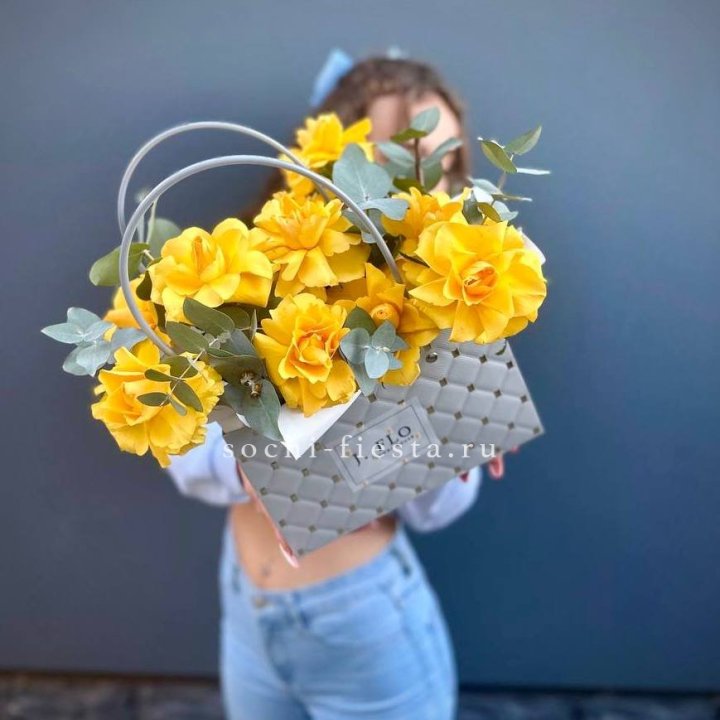 Сумочка с розами "Эдель" в Уфе