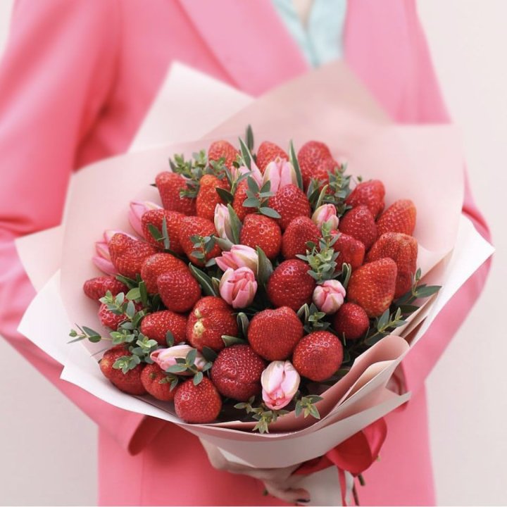 Тюльпаны и клубника в Уфе