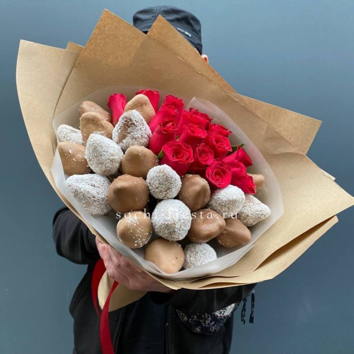 Розы и клубника в шоколаде Мерси в Уфе