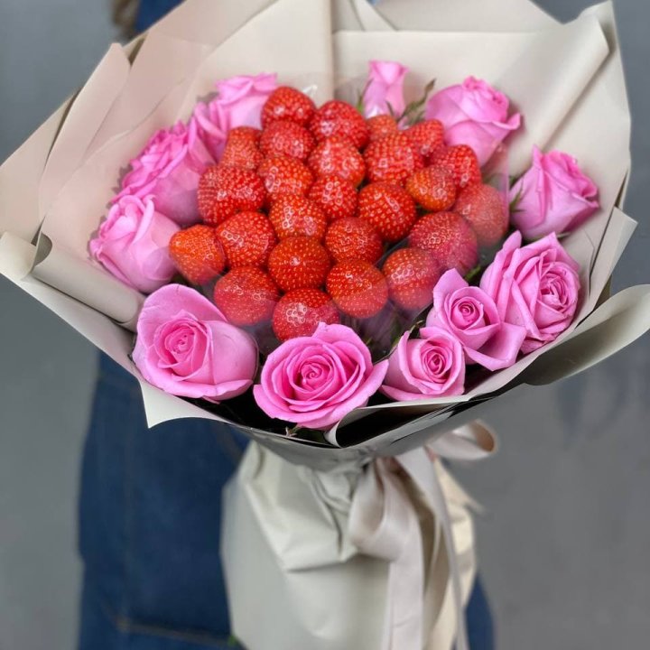 Клубника и розы в Уфе