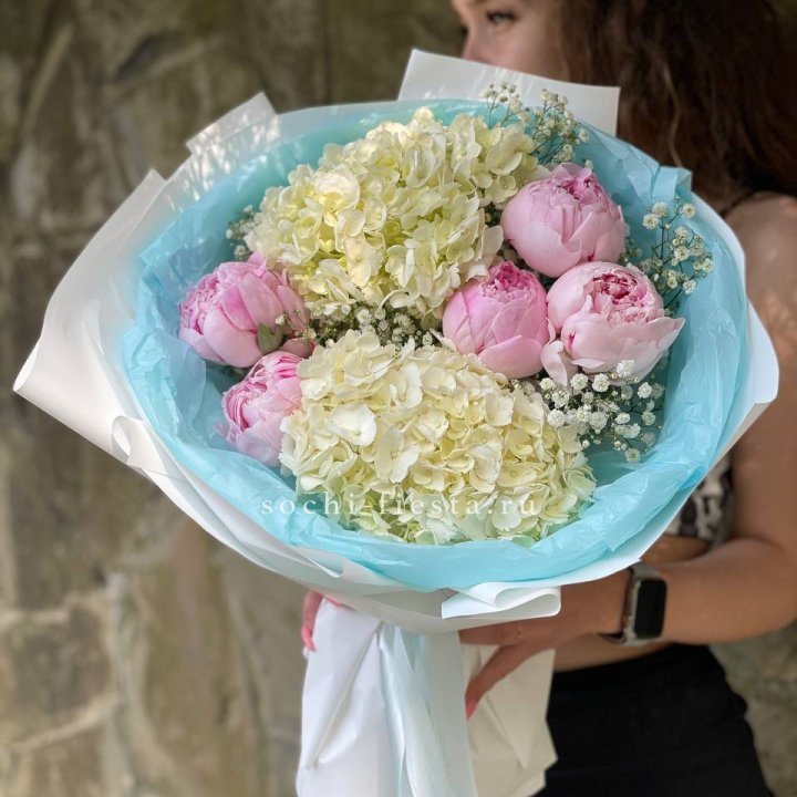 Букет с пионами "Блюсом" в Уфе