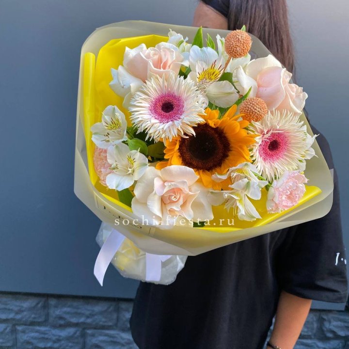 Букет с подсолнухом "Елоу" в Уфе