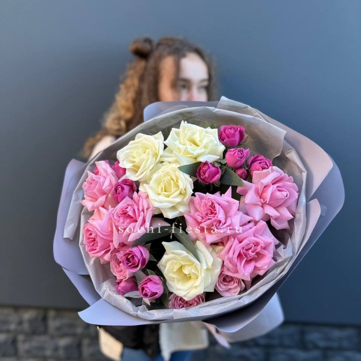 Букет французских и пионовидных роз в Уфе