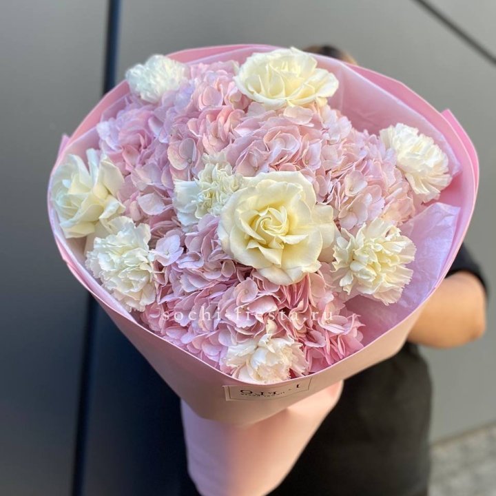  Букет гортензий и роз  в Уфе