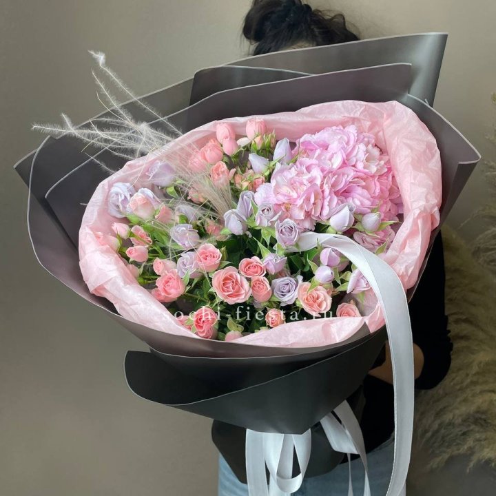  Букет гортензии и роз "Саперави" в Уфе