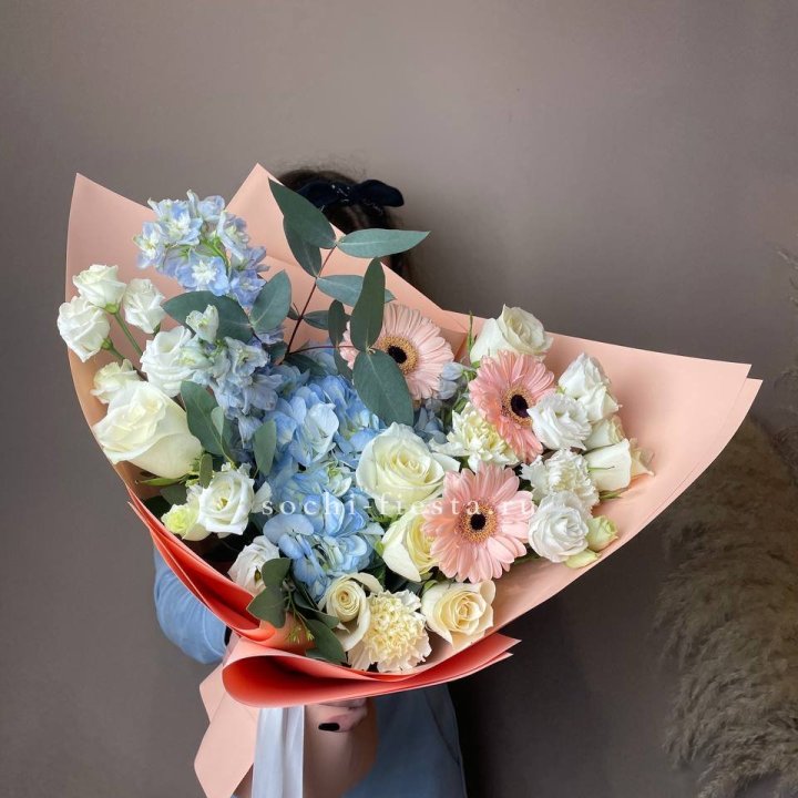  Букет гортензии и роз "Валенсия" в Уфе