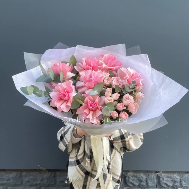 Букет французских и пионовидных роз  в Уфе