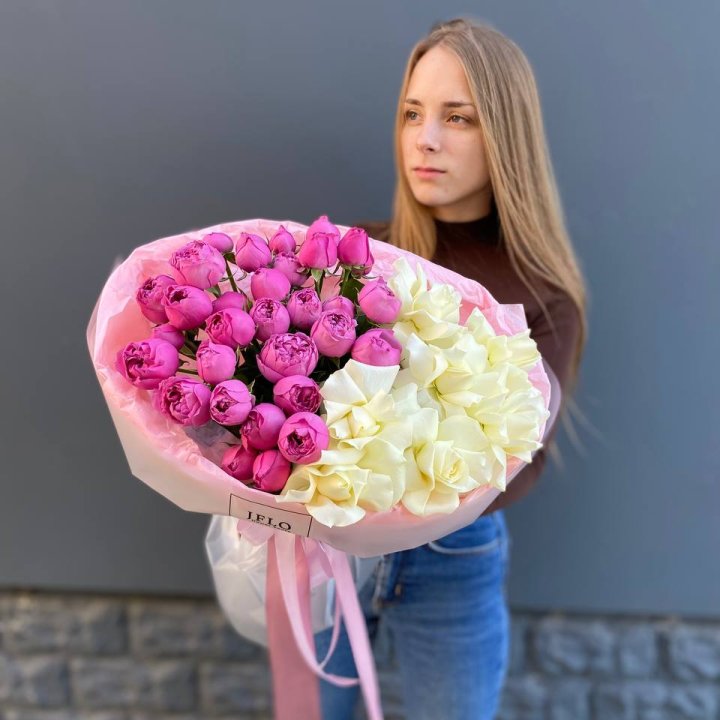 Дуо белых и кустовых роз в Уфе