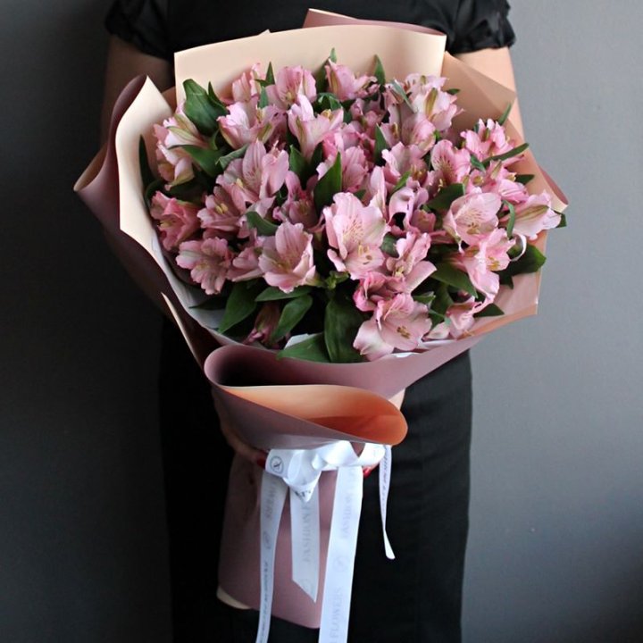 Букет розовых альстромерий в Уфе
