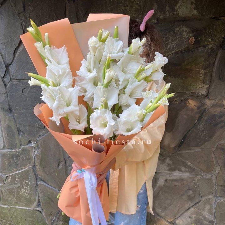Букет белых гладиолусов  в Уфе