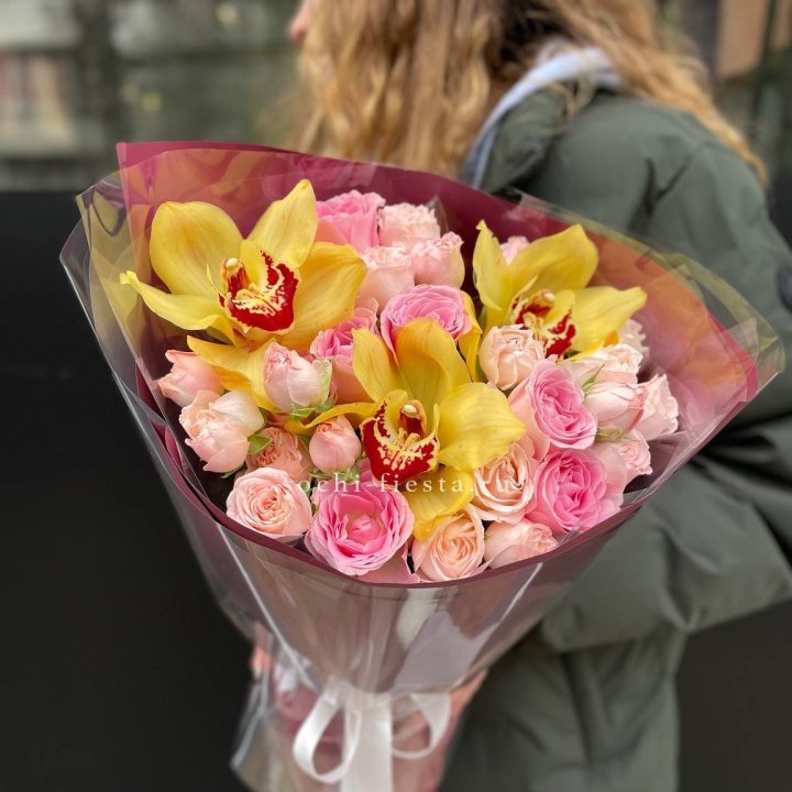  Букет орхидей и роз Есенья в Уфе