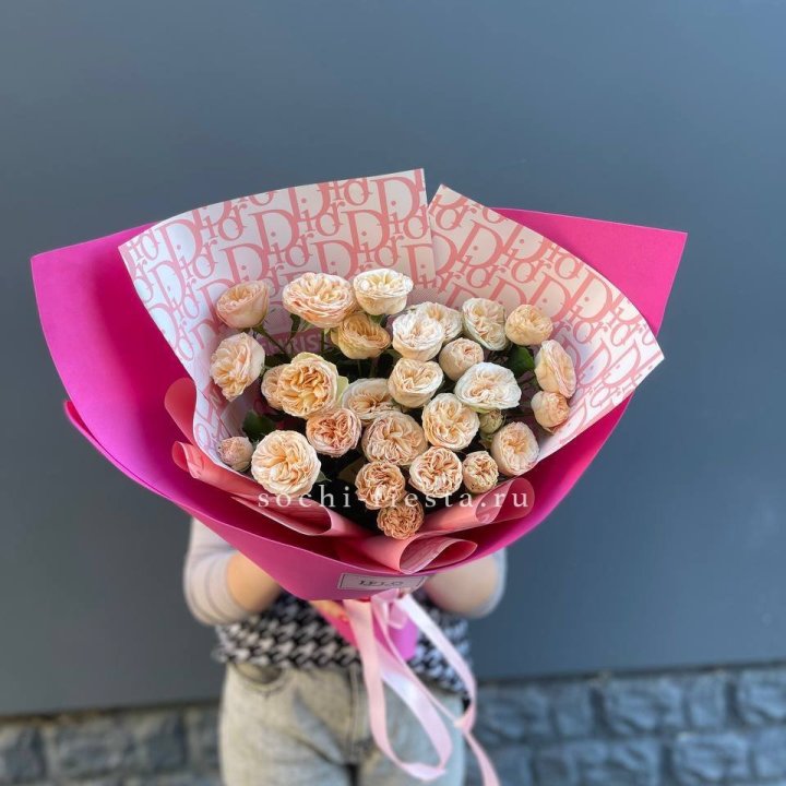 9 пионовидных роз в Уфе