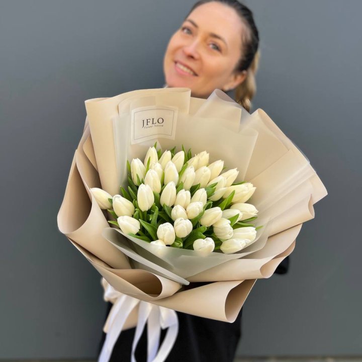 35 белых тюльпанов в Уфе