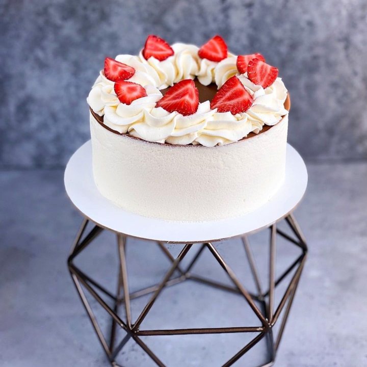 Торт "Клубника со сливками" в Уфе