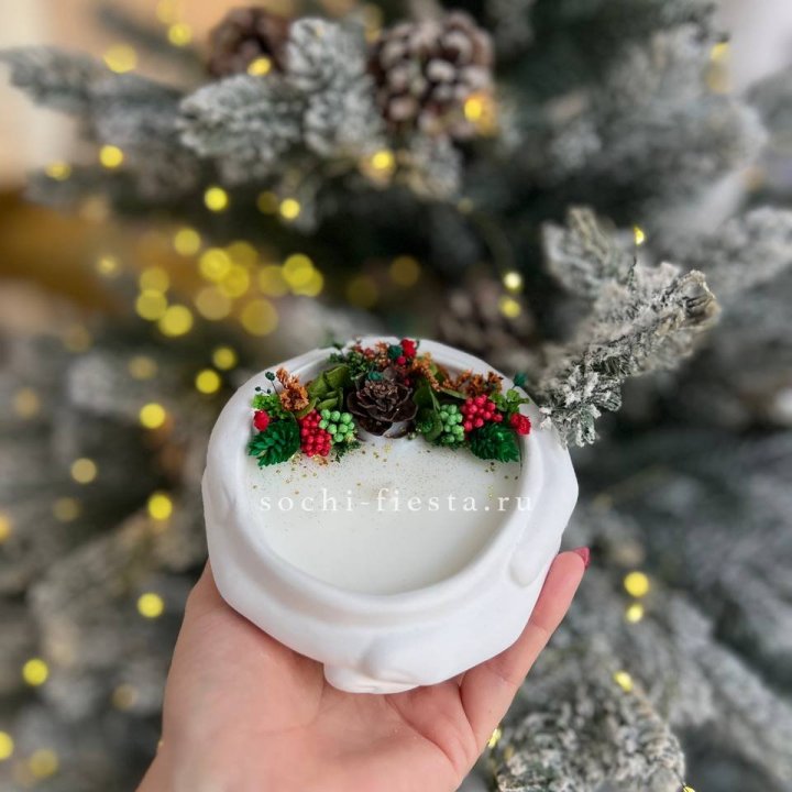 Свеча ароматическая в гипсе Руки с шишкой в Уфе