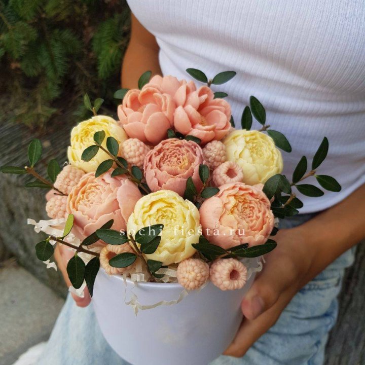 Шоколадный букет с ягодами в Уфе