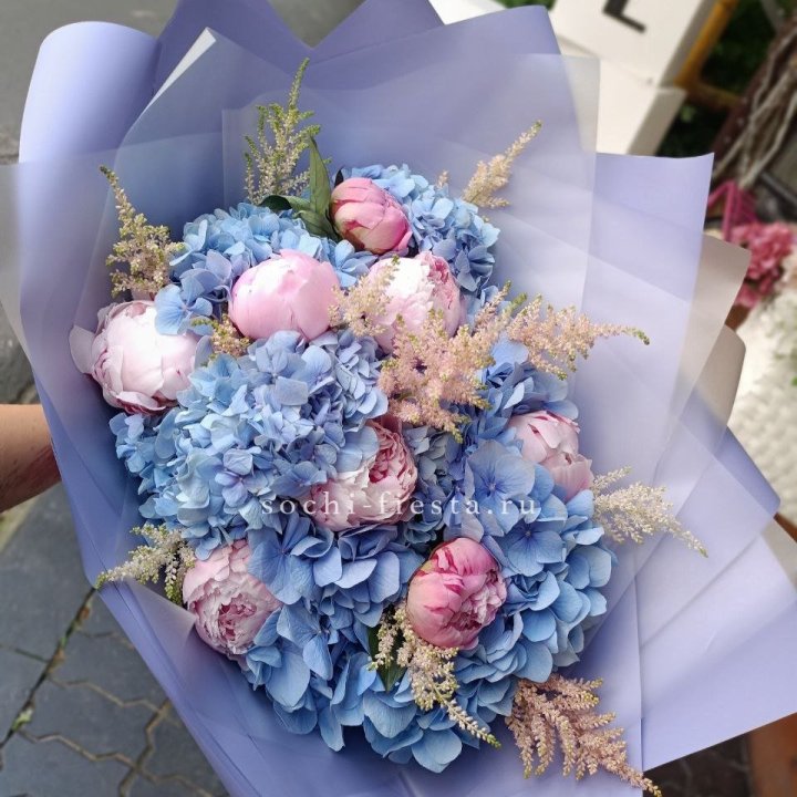 Дизайнерский букет с гортензией №3 в Уфе