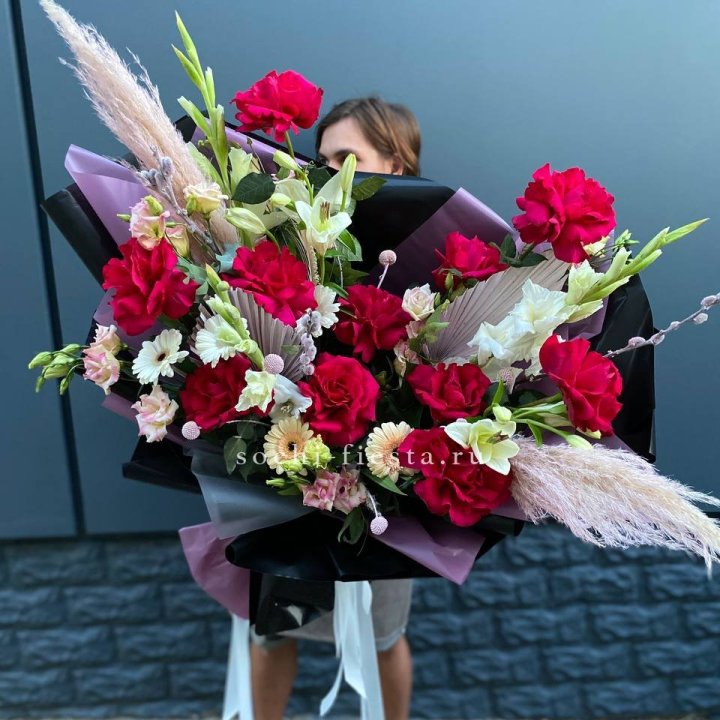 Дизайнерский букет Ред в Уфе