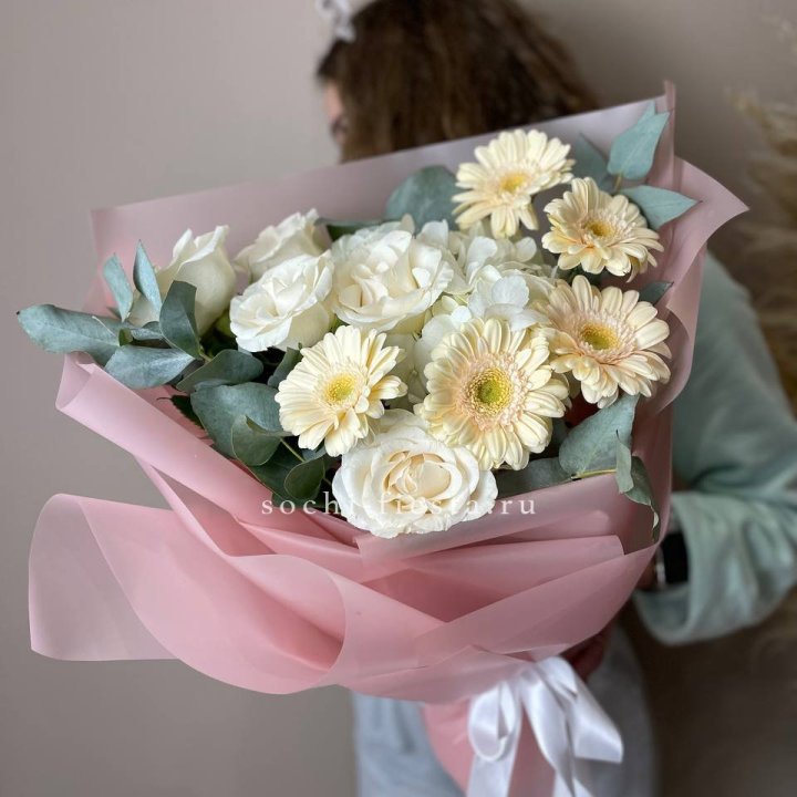 Букет роз, гортензии, гербер  в Уфе