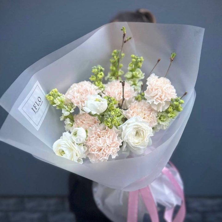 Букет маттиолы и ранункулюсов  в Уфе