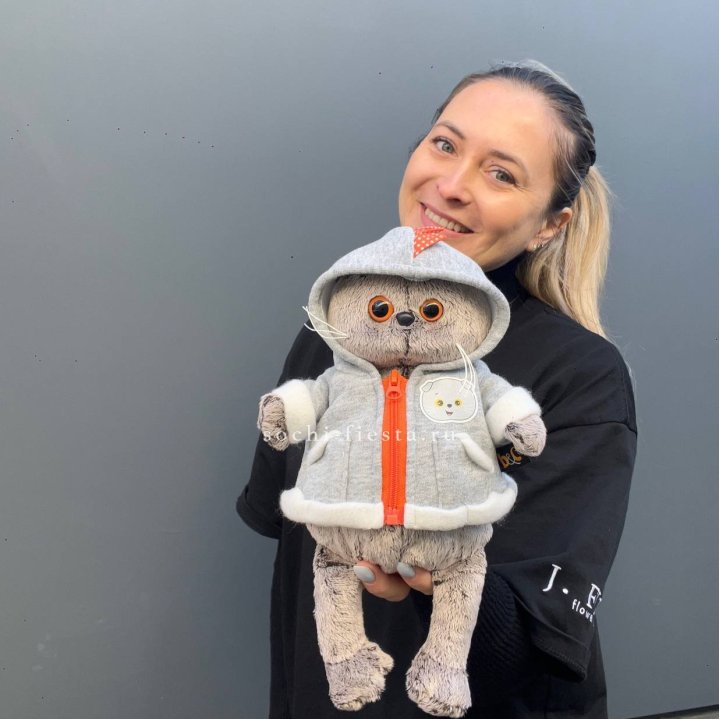 Кот Басик в толстовке в Уфе