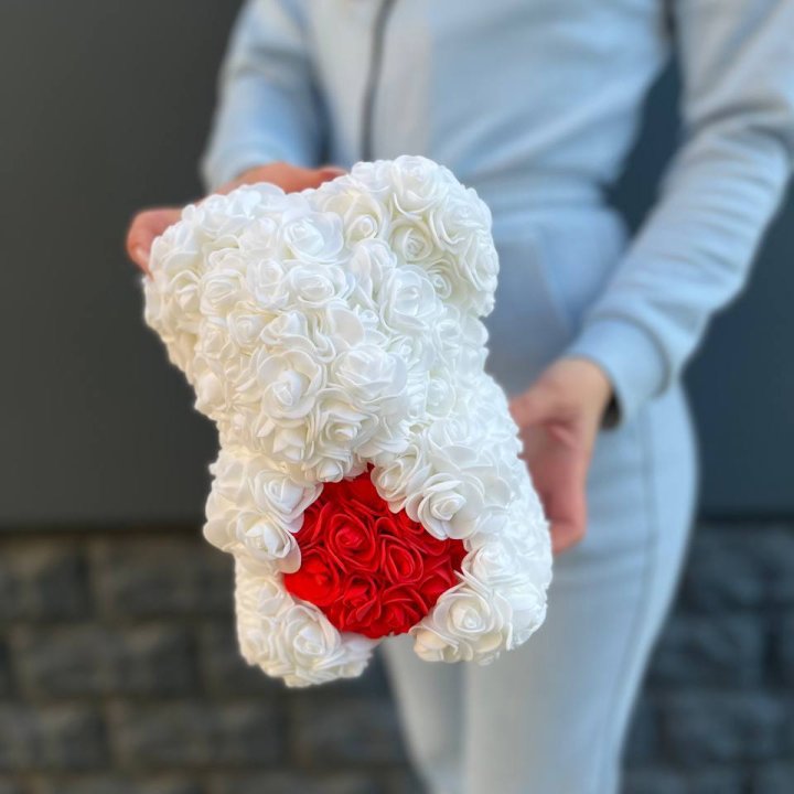 Медведь с красным седцем в Уфе