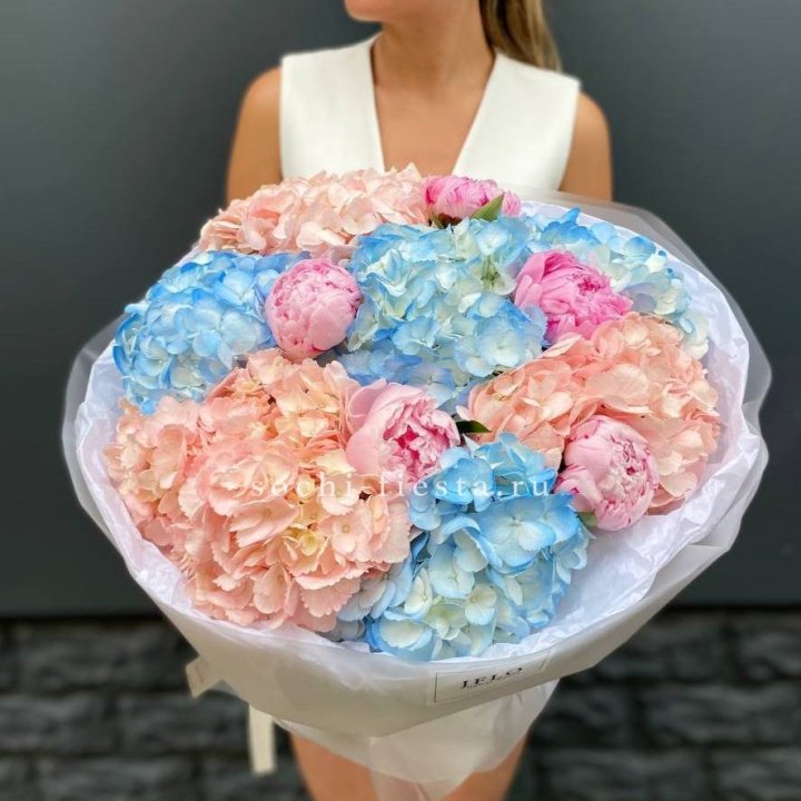 Дуобукет гортензии с пионами  в Уфе