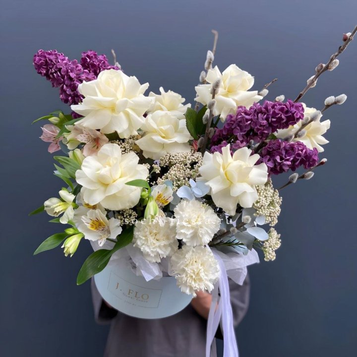 Цветочный бокс Французских роз и Сирени в Уфе