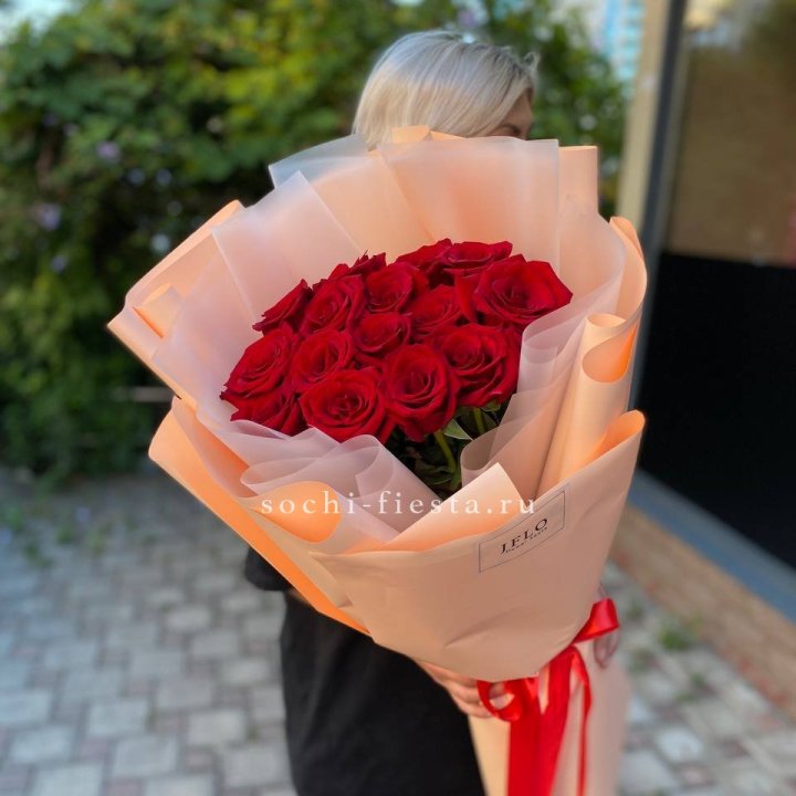 15 голландских роз в оформлении в Уфе
