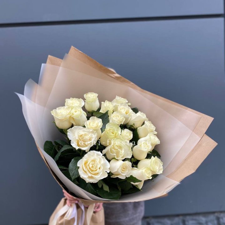  Букет  высоких белых роз   в Уфе