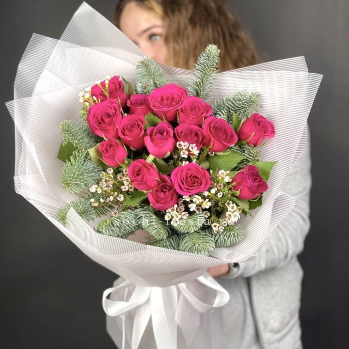 Новогодний букет Елки и Розы в Уфе