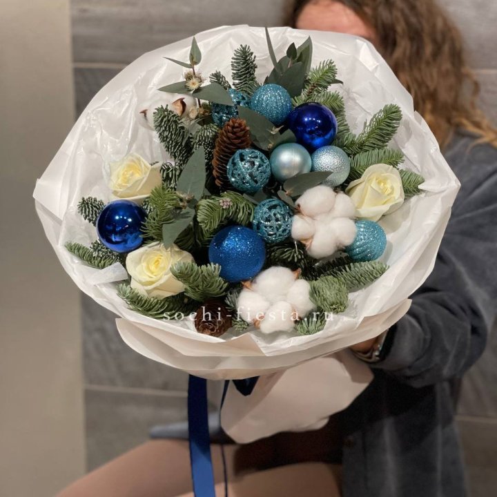 Новогодний букет "Синий иней" в Уфе