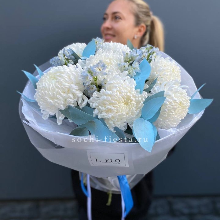 Букет хризантем Бигуди и дельфиниума  в Уфе