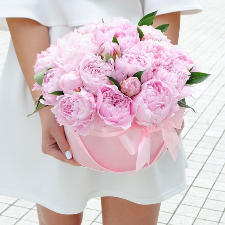 Пионы в шляпной коробке в Уфе