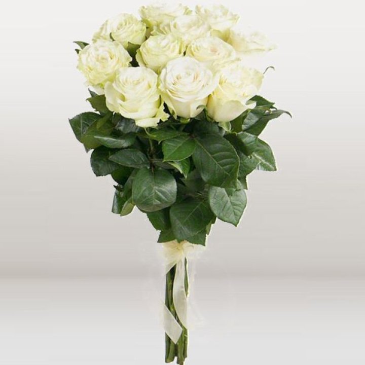 11 белых голландских роз в Уфе