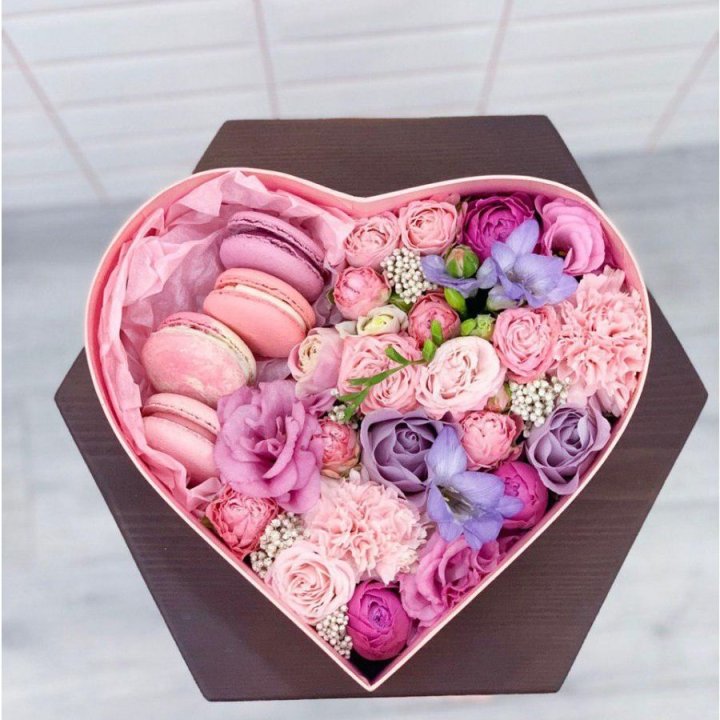 Бокс-сердце с макаронс  в Уфе