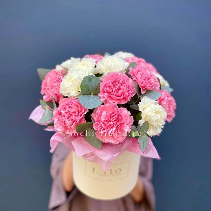 Диантусы в цилиндре в Уфе