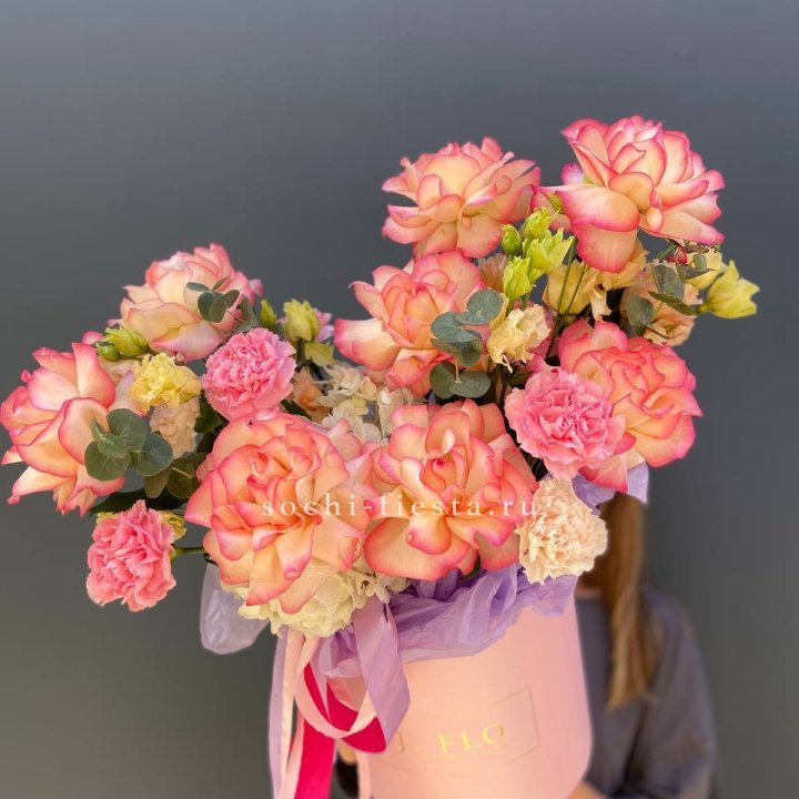 Бокс нежный с розами в Уфе