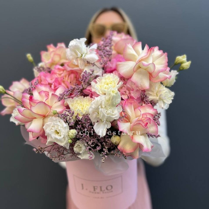 Цветочная композиция "Глория" в боксе в Уфе