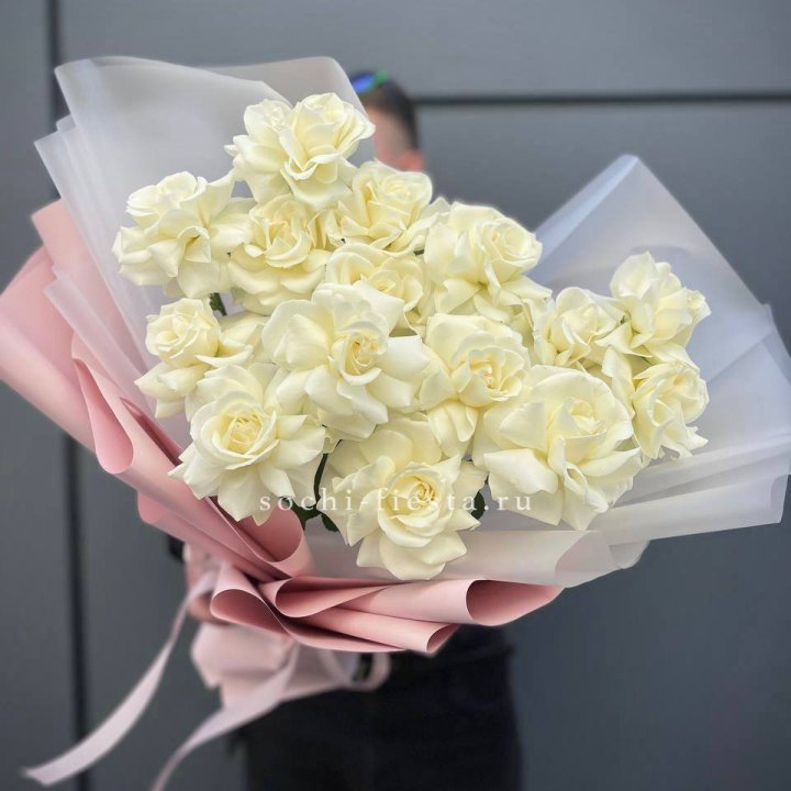 Букет из 15 французских роз Вайт дрим в Уфе