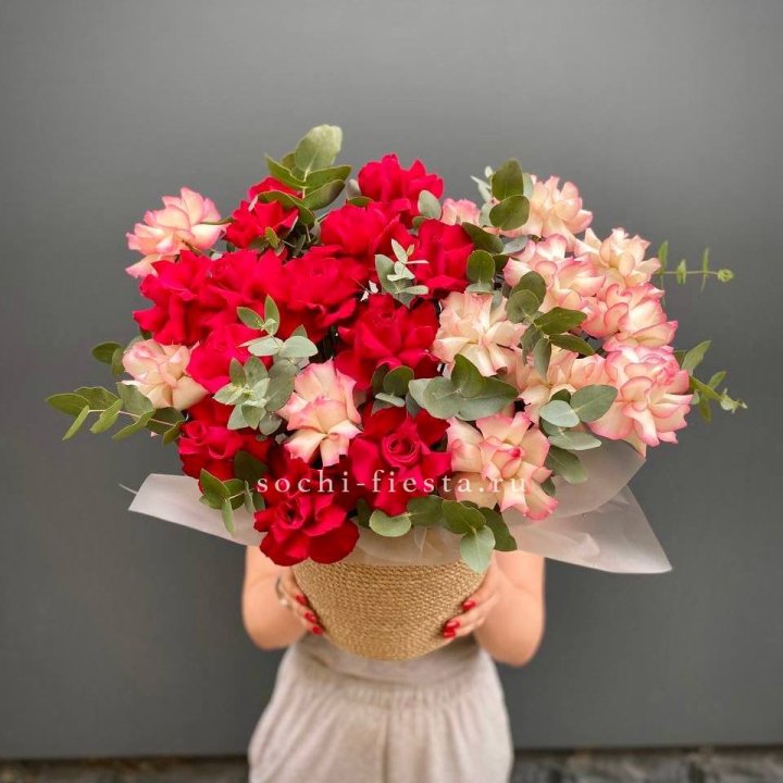 25 Французских роз в джутовом кашпо  в Уфе