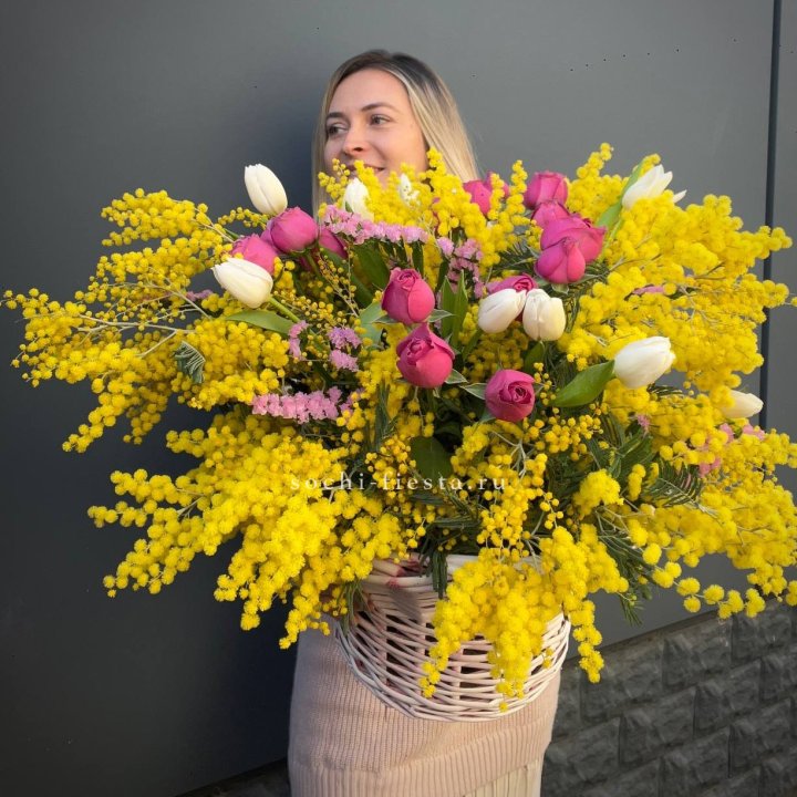Цветочная корзина с мимозой "Спринг" в Уфе
