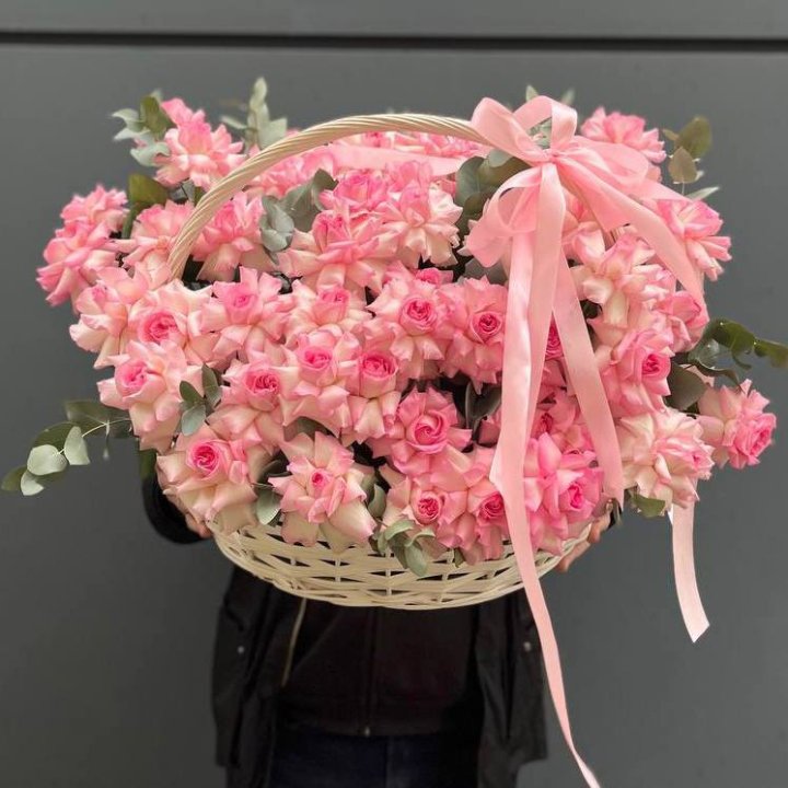 51 розовая роза в корзине в Уфе