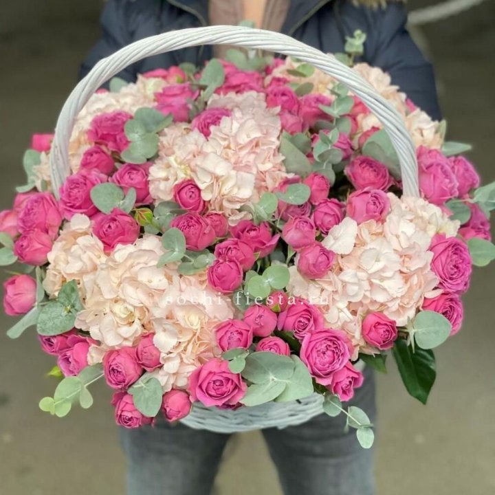 Корзина с гортензией и Мисти Баблс в Уфе