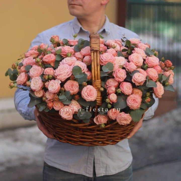 Корзина из 101 пионовидной розы в Уфе