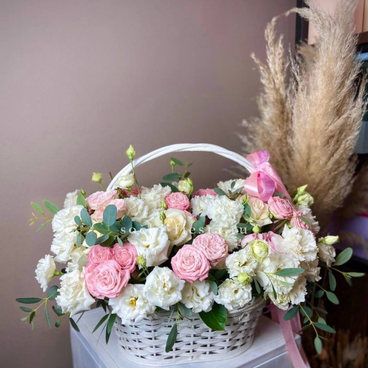 Цветочная корзина "Пинки вайт" в Уфе