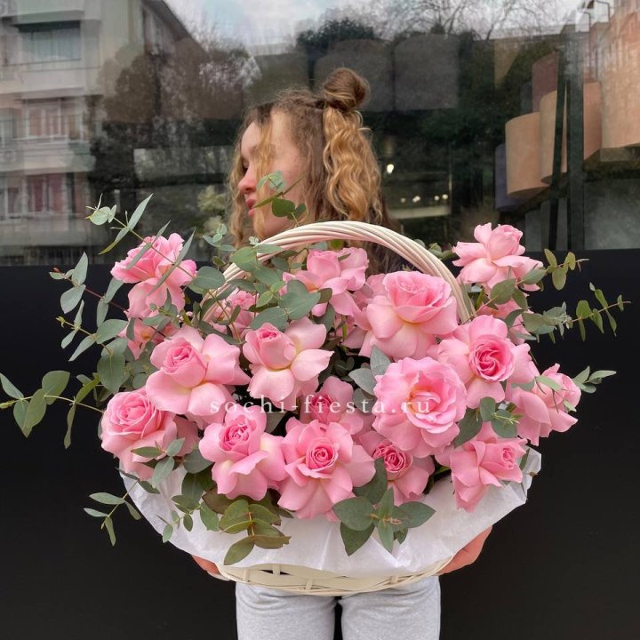 25 роз в цветочной корзине  в Уфе