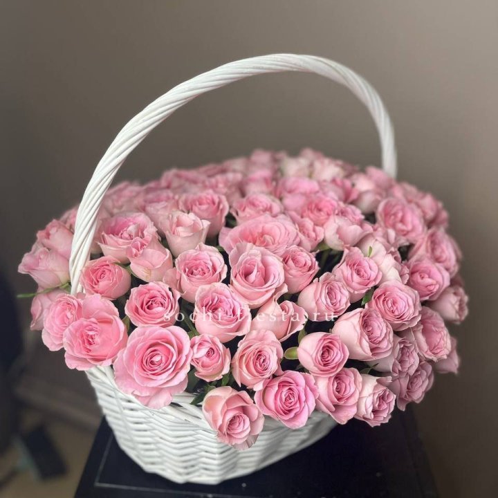 101 розовая роза в корзине в Уфе