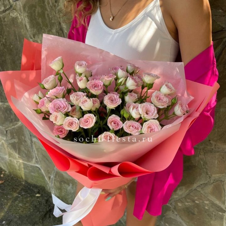 Розовые кустовые розы в Уфе